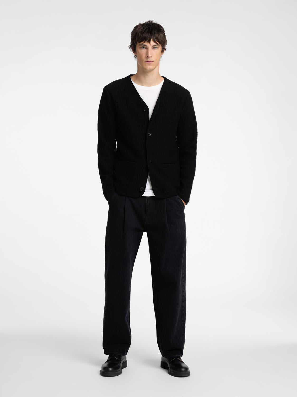 model_shot-front_full